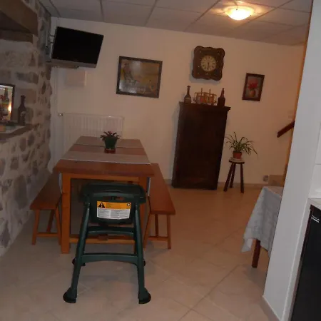 Annie Jouve D'hotes Champassis Bed & Breakfast 3*